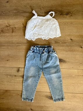 Toddler Girl SHEIN Blue Denim Paperbag Waist Jeans & Eyelet Top Summer Outfit